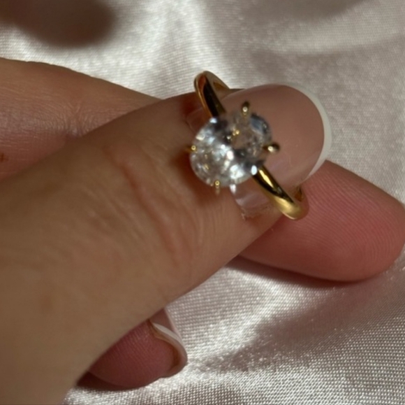 QVC Stunning 1.5 kt Diamonique Solitare Gold over 925 Silver Ring size 6 - Picture 2 of 14